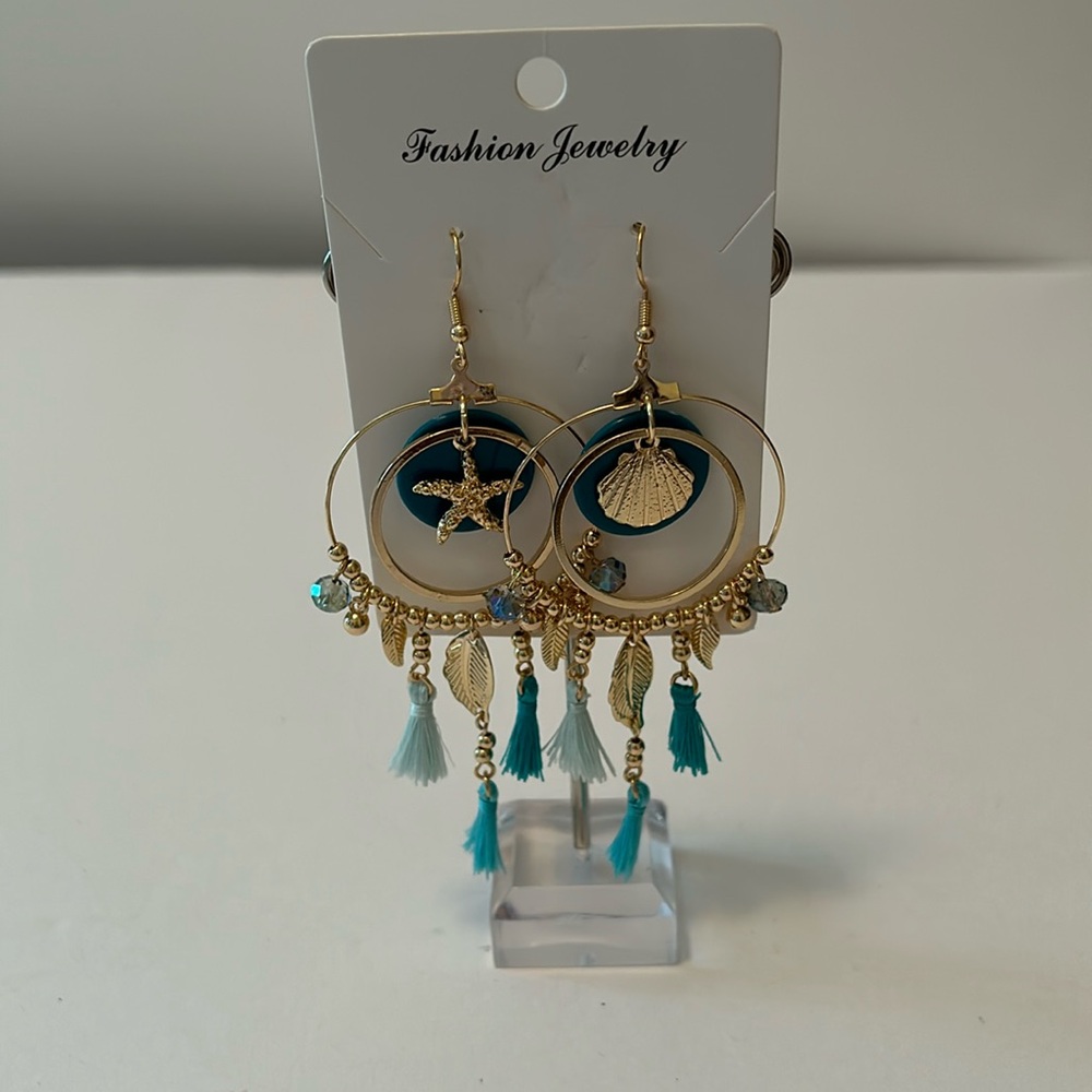 Dangle earrings